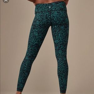 Lululemon Wunder Under 8 LR